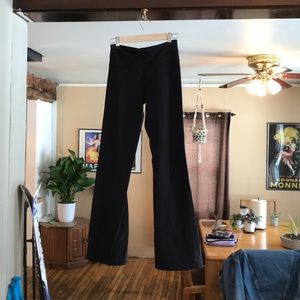 Lululemon bootcut black yoga pants size 4
